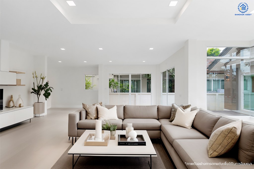 บ้านมือสองตกแต่งใหม่ โครงการ วรารมย์ เพชรเกษม81 จากแบรนด์ Q.House เนื้อที่ 103.80 ตร.ว. พื้นที่ใช้สอย 259.87 ตร.ม. พร้อมฟังก์ชันการใช้งาน 3 ห้องนอน 4 ห้องน้ำ 1 ห้องอเนกประสงค์ ที่สามารถปรับการใช้งานได้ตามความต้องการ บนทำเลเชื่อมต่อ ถนนกาญจนาภิเษก ถนนบางบอน ถนนพุทธมณฑลสาย4 ใกล้ The Mall บางแค